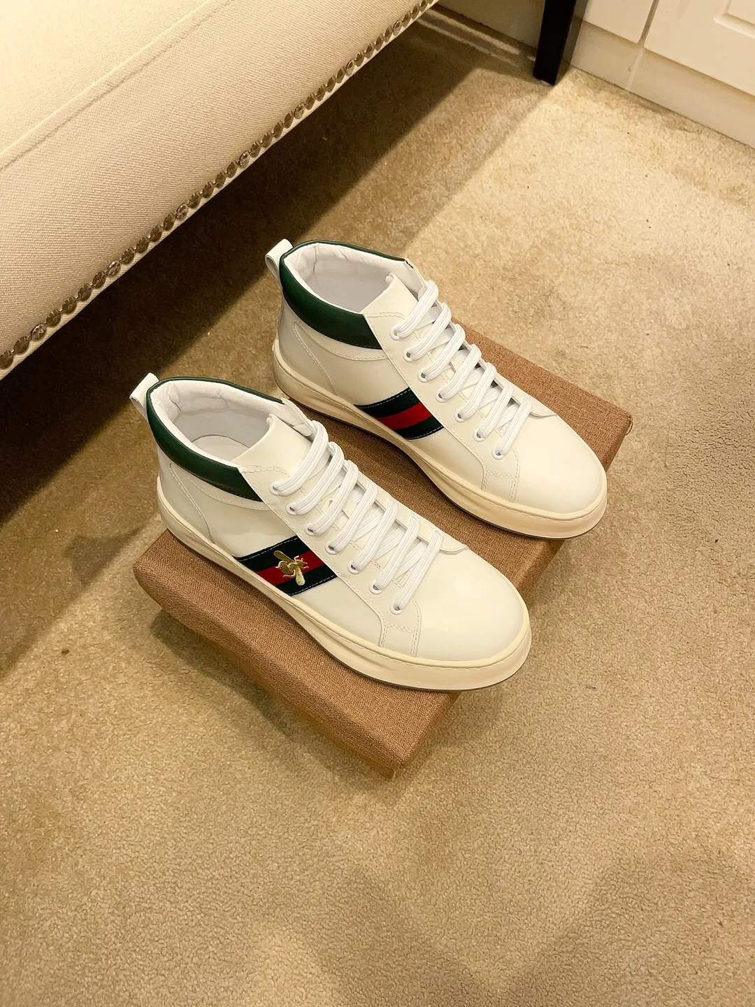 Factory price 440 [Gucci] Gucci's latest high-top casual Korean-style men's shoes, brand new autumn and winter design, perfect workmanship, cabinet quality, upper: cowhide material, leather lining; soft and comfortable, rubber outsole ultra-light, wear-resistant, simple, versatile fashion men's shoes, color optional, size 38--44